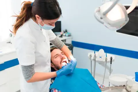 ¿Qué es la endodoncia multirradicular y pasos que sigue?