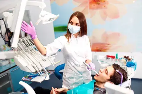 ¿Qué es un tratamiento de conducto dental?