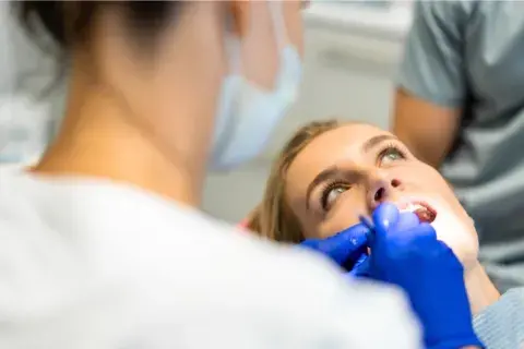 El postoperatorio de los Implantes Dentales: cuidados y consejos