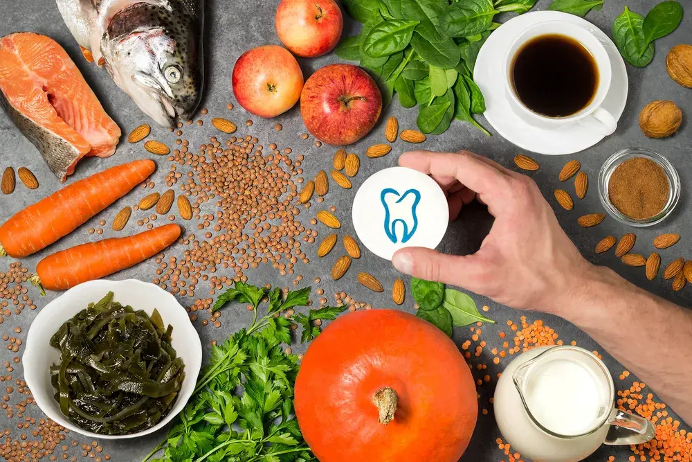 ¿Qué alimentos manchan los dientes?
