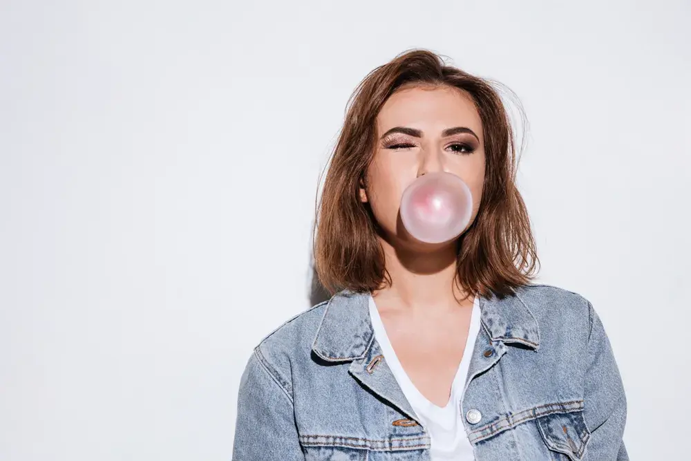 Mito o realidad: el chicle limpia los dientes