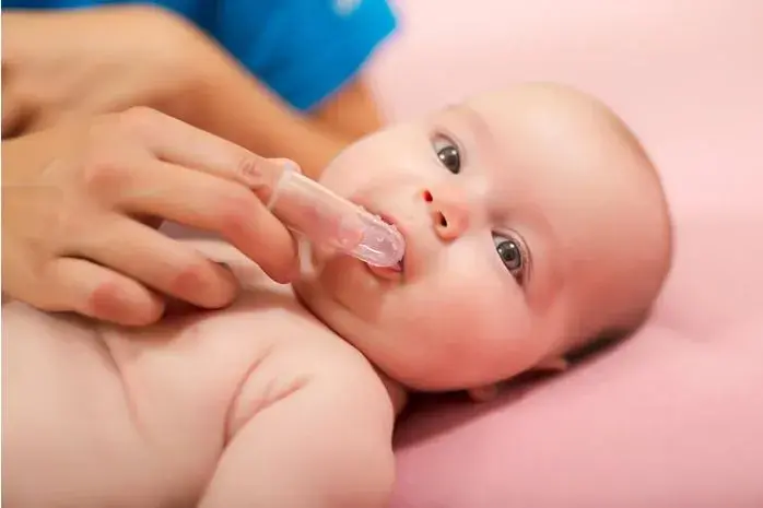 7 consejos para cuidar la higiene bucal del bebé