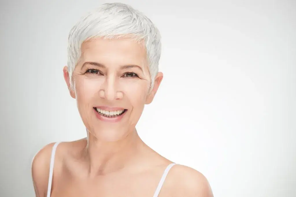 ¿Crees que ya no tienes edad para llevar brackets? Hay alternativas invisibles