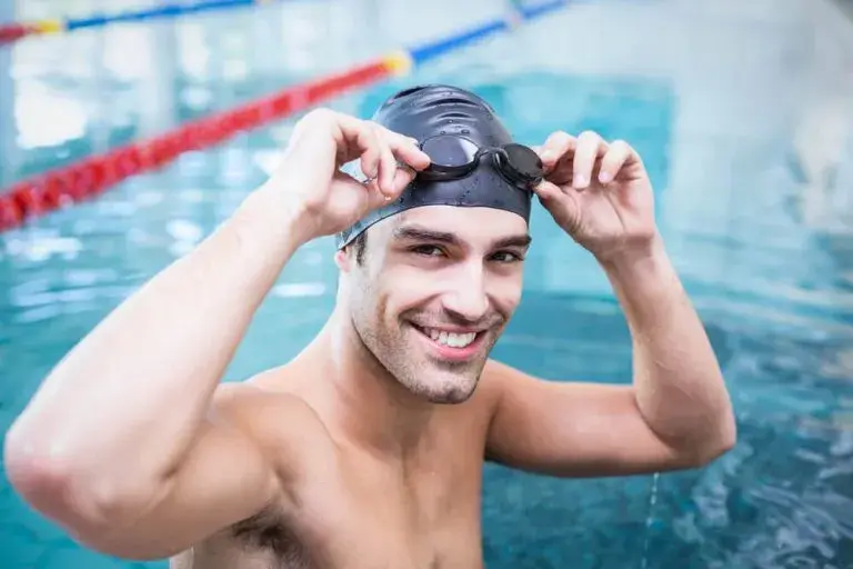 ¿Cómo afecta el agua de las piscinas en tus dientes?