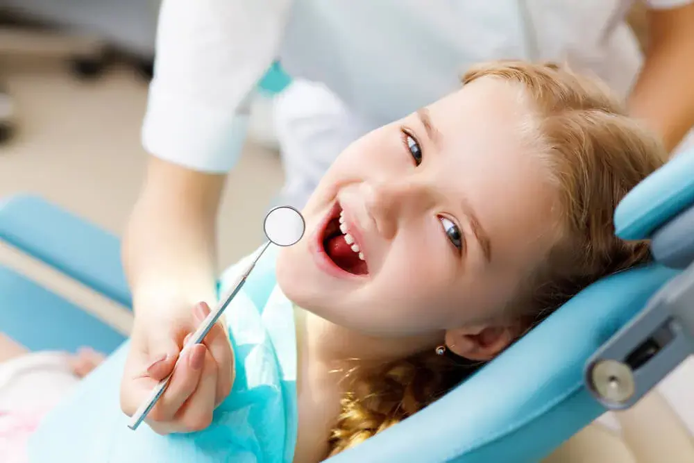 ¿Se puede hacer un blanqueamiento dental en niños?