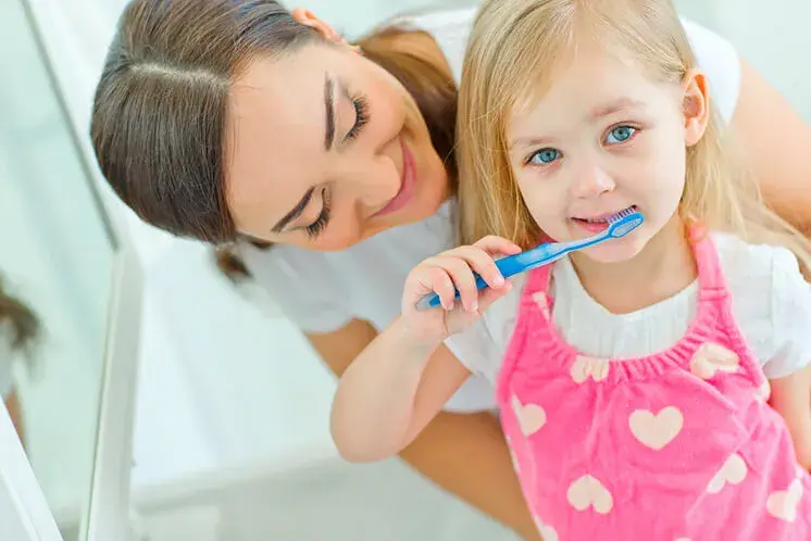 Cómo mantener una rutina de higiene dental con los más pequeños durante la cuarentena y no morir en el intento