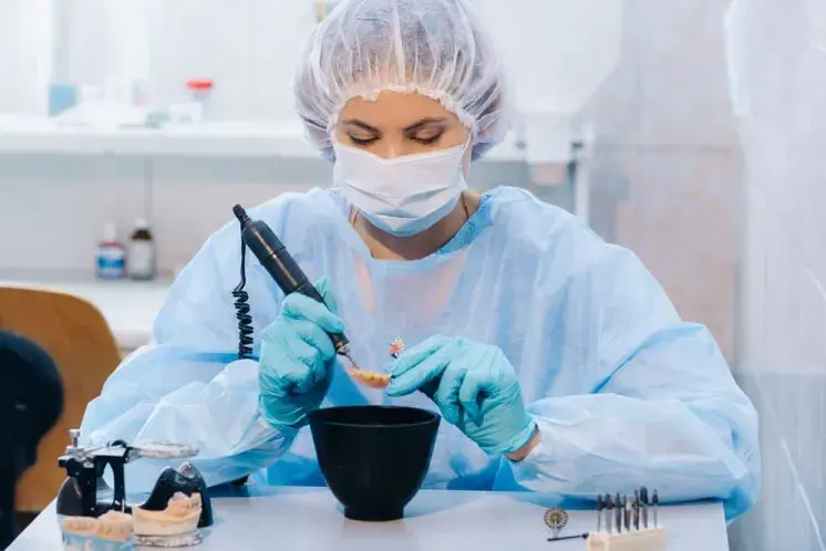 Mecánico o protésico dental: qué es y funciones