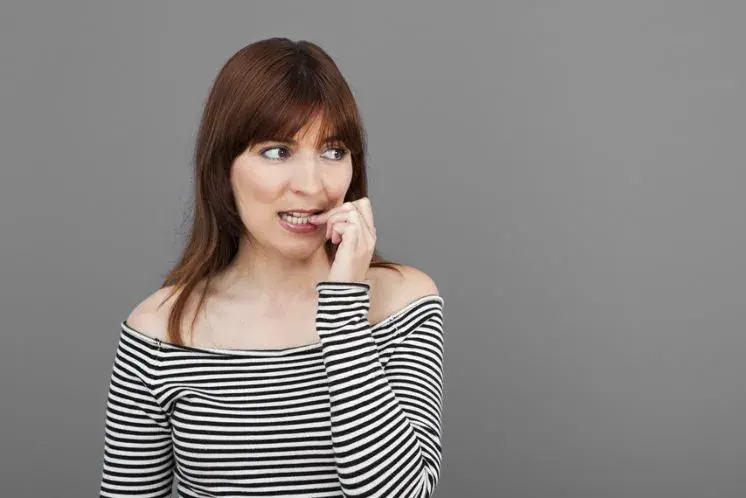 Onicofagia: morderse las uñas y consecuencia en los dientes