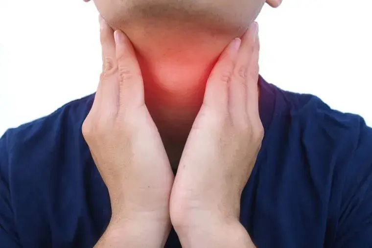 Amigdalitis: síntomas, tratamientos y diferencias con tonsilolitos