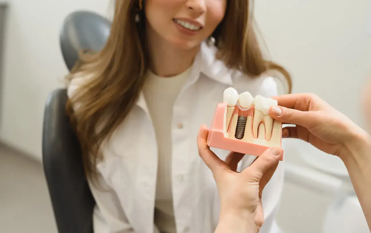 Riesgos, complicaciones y dolor de los implantes dentales