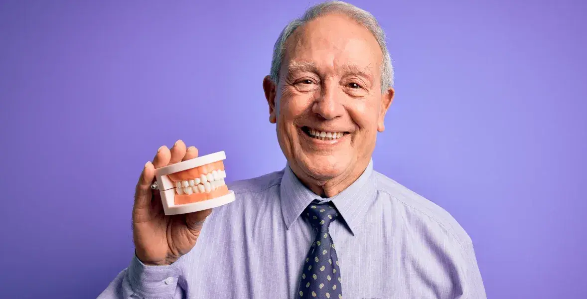 Prótesis dentales removibles completas