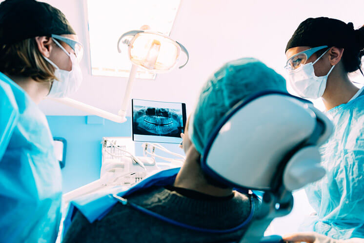 Qué es la necrosis dental y soluciones - Adeslas Dental