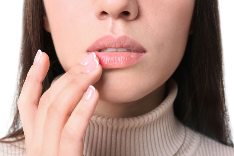 Persona con boqueras en las comisuras de la boca - Adeslas Dental