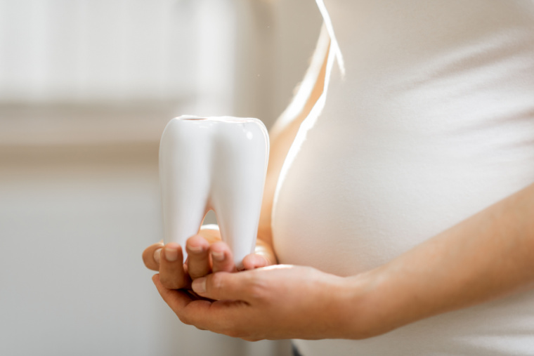 Flúor y embarazo: ¿podría afectar a mi hijo? - Adeslas Dental
