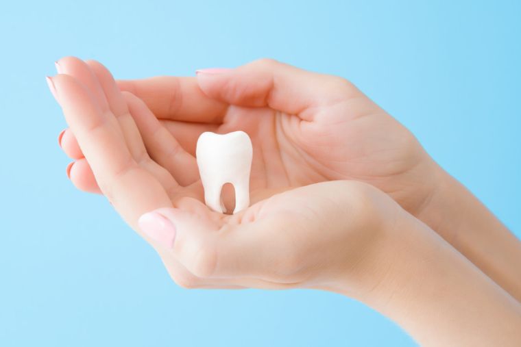 Per què hi ha adults sense dents: edat o malaltia? - Adeslas Dental